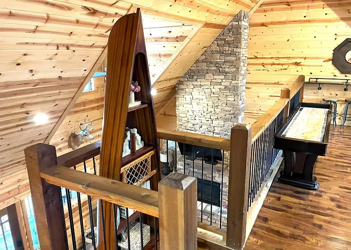 4Br/3Bth Family Cabin With A Hot Tub, Sleeps 14