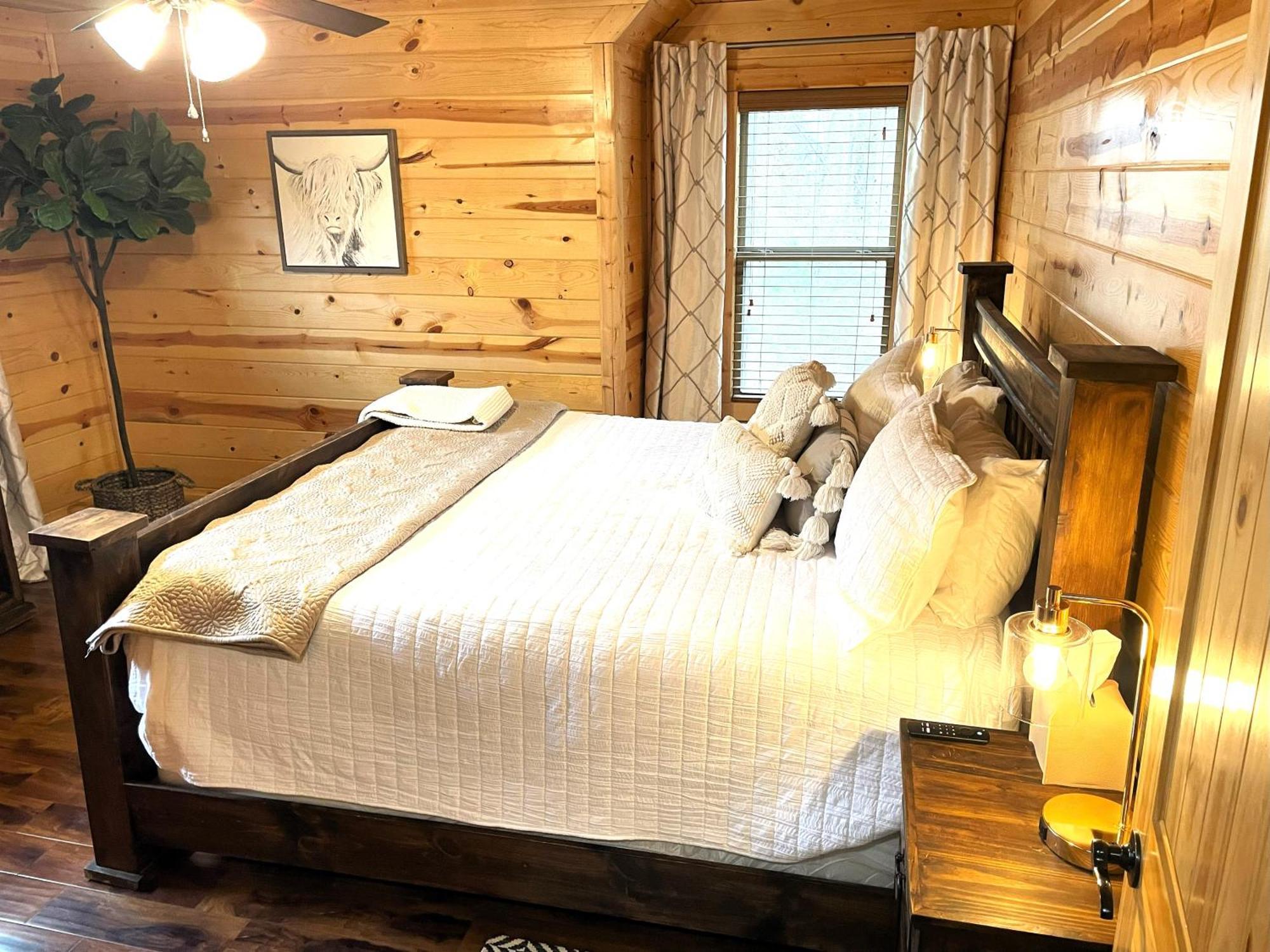 4br/3bth Family With A Hot Tub, Sleeps 14 Broken Bow