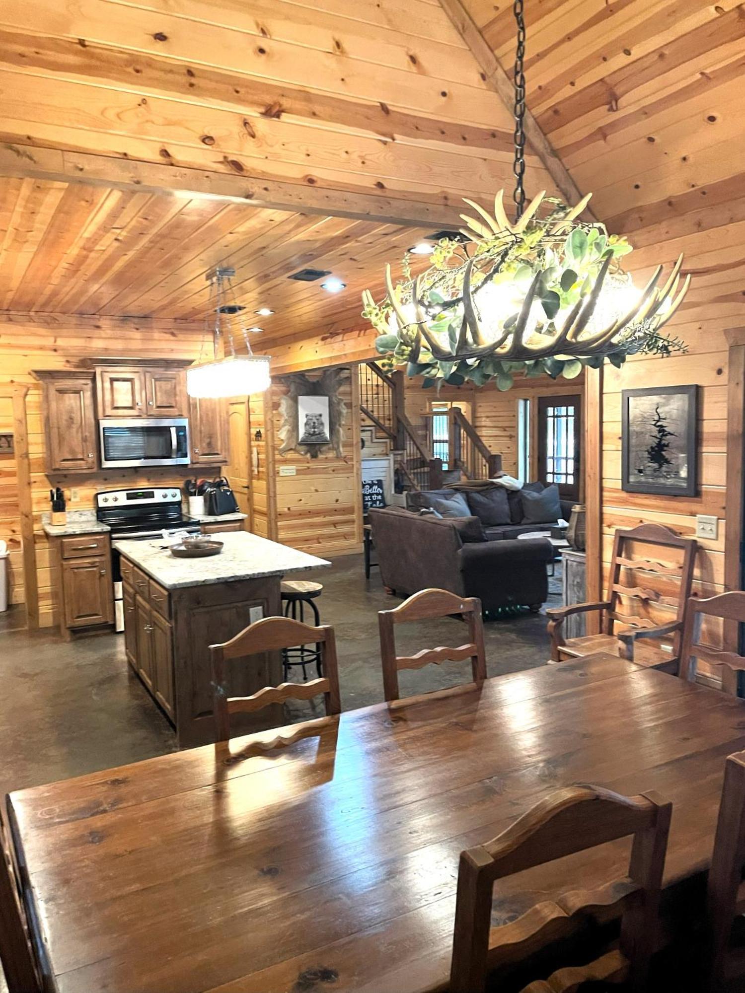 4br/3bth Family With A Hot Tub, Sleeps 14 *