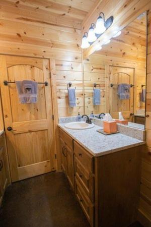 Hébergement de vacances 4br/3bth Family With A Hot Tub, Sleeps 14