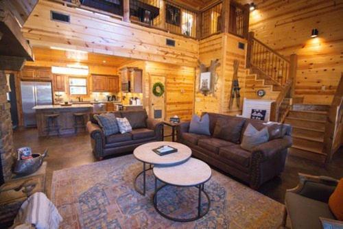 4br/3bth Family With A Hot Tub, Sleeps 14 *